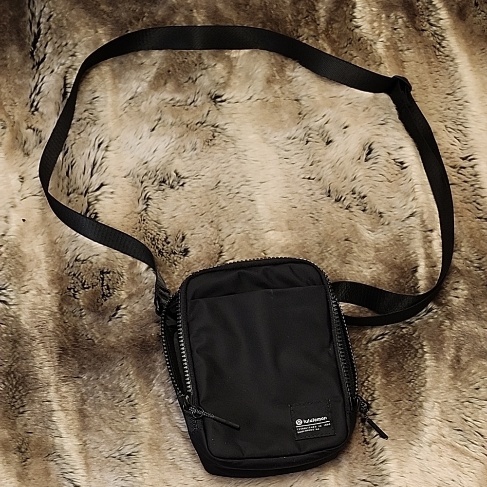 Lululemon Easy Access Crossbody bag